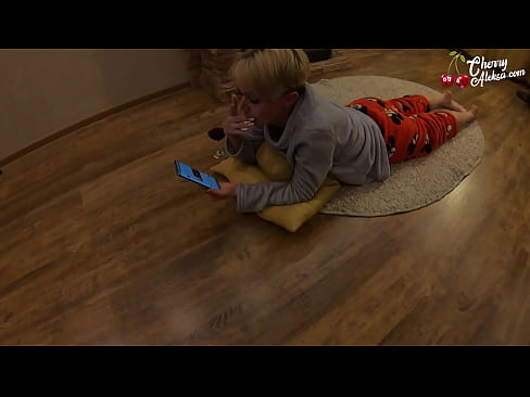 ❤️ Šialená blondínka fajčí obrovský penis a skáče na ňom - análny sex ❌ Šukanie video na nás sk.sexafinkarasskaz.ru ❌️
