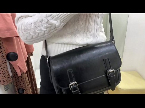 ❤️ Verejná masturbácia mladej sučky FeralBerry s robertkom v skúšobnej miestnosti ❌ Šukanie video na nás sk.sexafinkarasskaz.ru ❌️